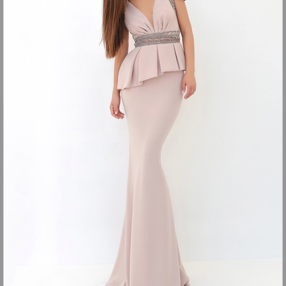 Tarik Ediz blush elegant evening gown size 10